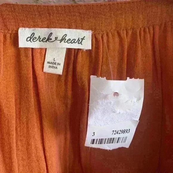 Derek Heart NWT Womens  L V Neck Short Bell Sleeve Burnt Orange Tunic Blouse - Picture 5 of 6